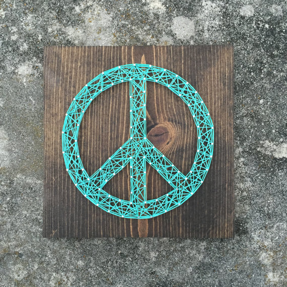 Simbolo de la paz hecho de hilos