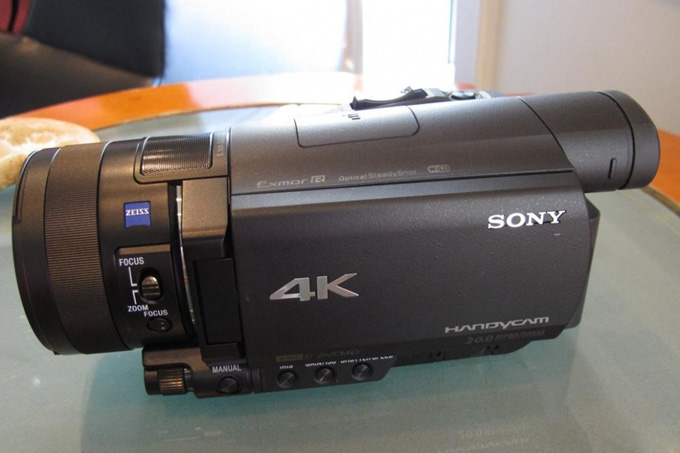 Handycam 4K FDR-AX100