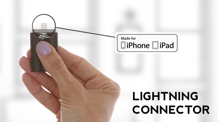 iStick, una memoria flash con un conector USB, así como al conector Lightning  de Apple (MFi (Made for iPod, iPhone, iPad)