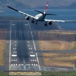 Así se aterriza en Madeira, el aeropuerto más peligroso del mundo