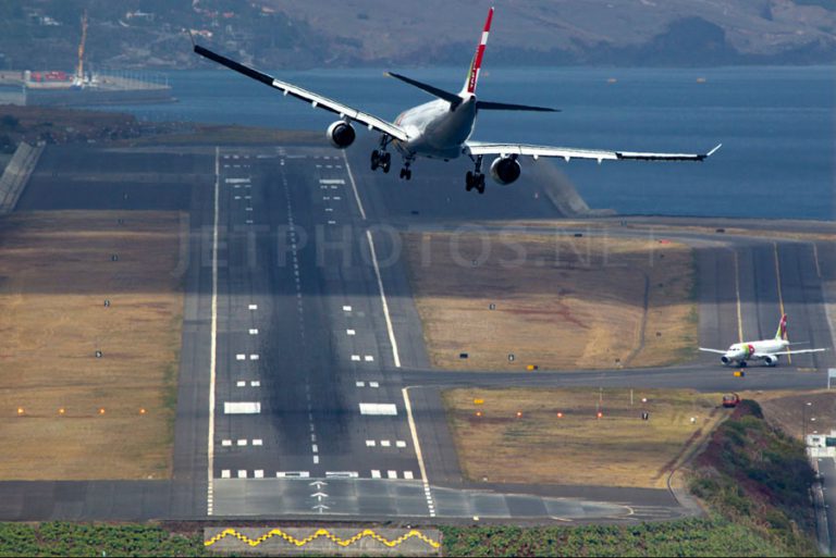 Así se aterriza en Madeira, el aeropuerto más peligroso del mundo