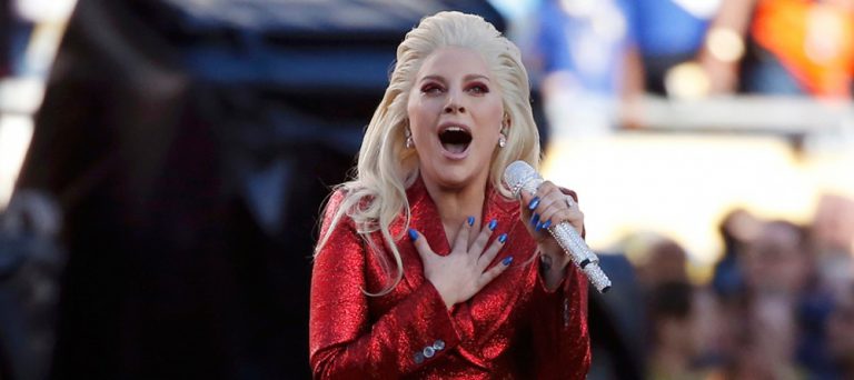 Lady Gaga canta el Himno Nacional en el Super Bowl 50