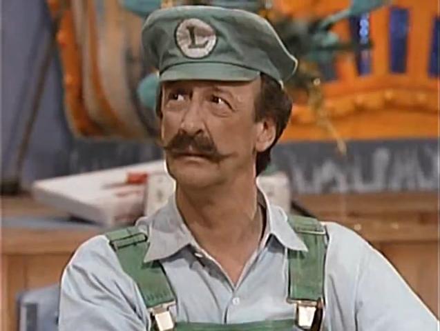 Danny Wells, como Tony Rosato, también dio vida a Luigi.