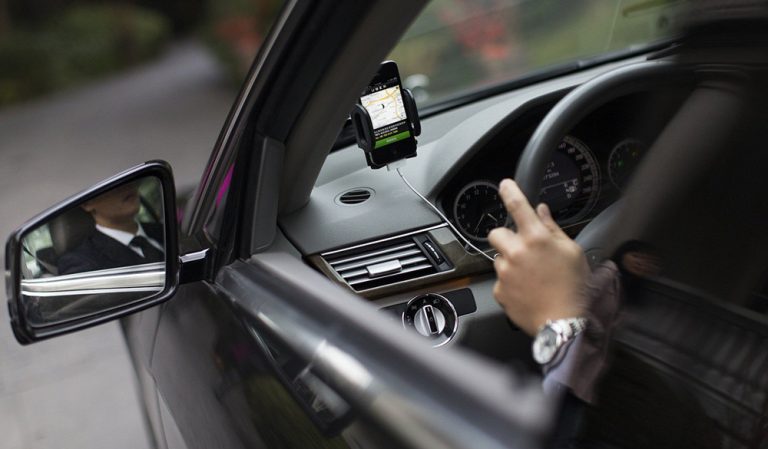 Uber suber tarifas por el 'gasolinazo'