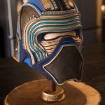 Star Wars: Artista crea máscaras con viejas carteras Louis Vuitton y basura