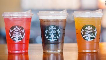 Starbucks dejará de usar popotes en todas sus tiendas