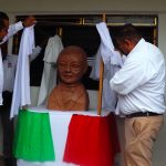 Escultor del busto de Benito Juárez hará uno de AMLO