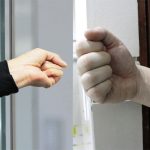 Lanza línea de soluciones de apertura de puertas sin uso de manos