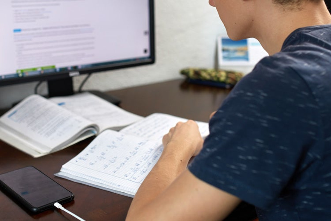 Clases en línea: libros clave para mantener la productividad escolar