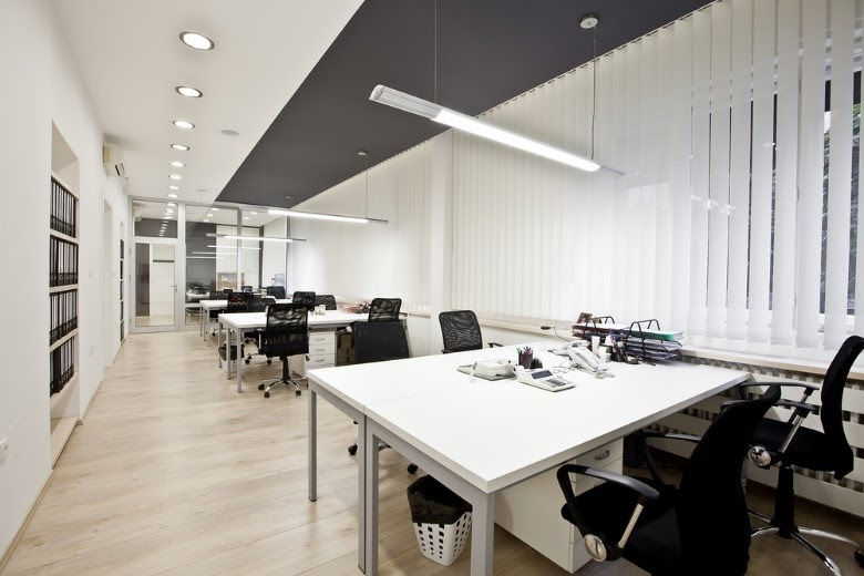 La correcta iluminación aumenta la productividad en oficinas