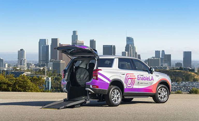 Hyundai Motor Group lanza "EnableLA" para ayudar a personas con barreras de desplazamiento en Los Ángeles