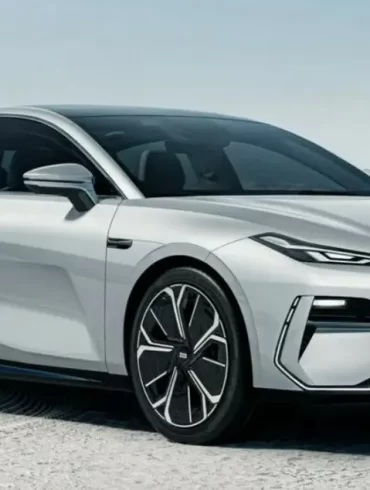 Geely Yinhe E8 Premio Muse 2024