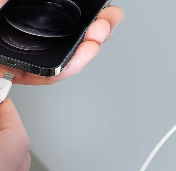 Tres accesorios clave para que tu equipo nunca te deje sin carga
