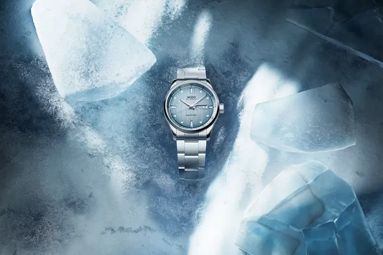 Reloj Multifort M Freeze de MIDO con carátula azul-hielo y brazalete de acero inoxidable