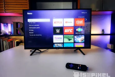 Roku Streaming Stick 4K conectado a un televisor