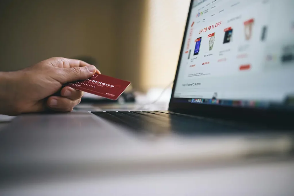 Actores clave gestionando envíos en temporadas de descuentos del e-commerce