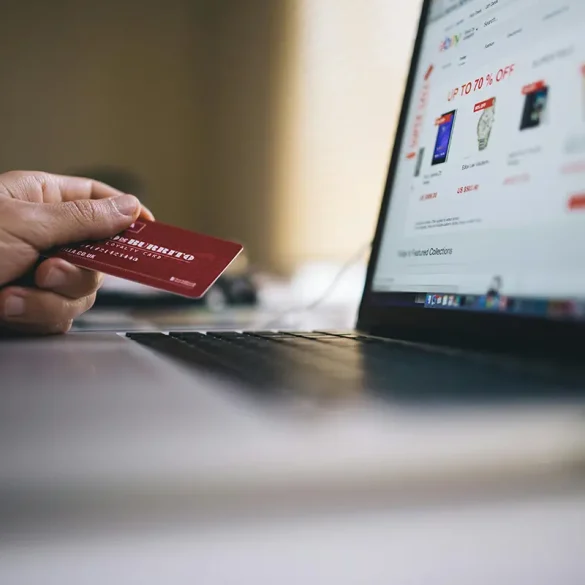 Actores clave gestionando envíos en temporadas de descuentos del e-commerce