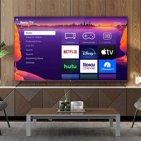 Familia disfrutando de la programación de verano de Roku en casa