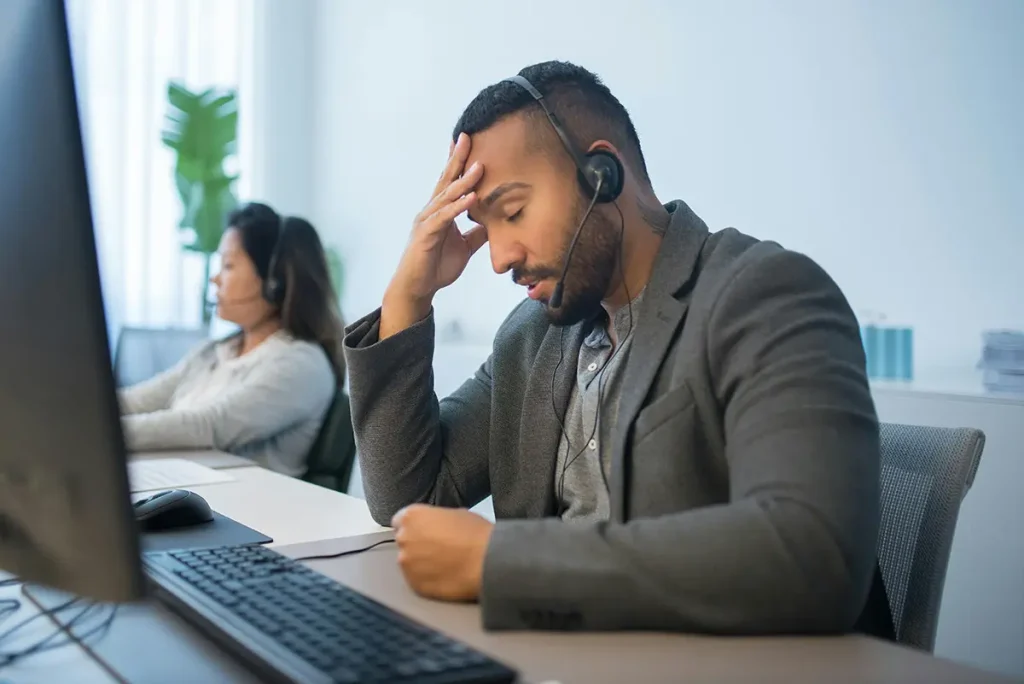 Colaborador en México reflexionando sobre su futuro laboral en diciembre