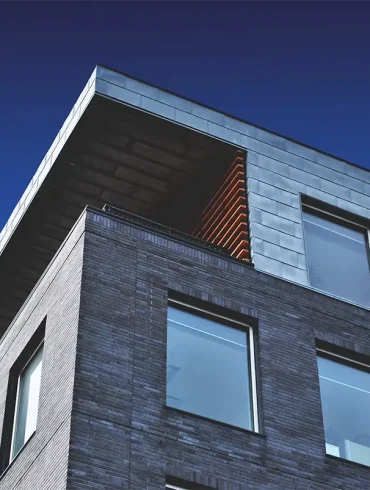 Diseño arquitectónico moderno con enfoque en sostenibilidad, tecnología y espacios funcionales