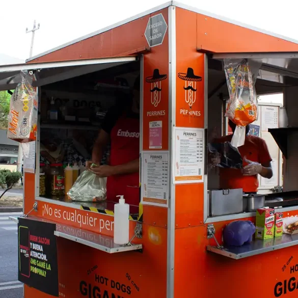 Puesto de comida callejera en Ciudad de México recibiendo propinas en TikTok durante una transmisión en vivo