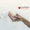 : Logo de LexisNexis Risk Solutions junto a IDVerse simbolizando la adquisición