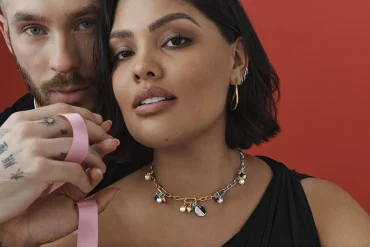 Pareja reale luce las nuevas joyas de Pandora Be Love para San Valentín