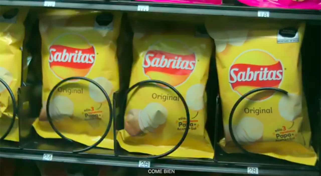 Sabritas sorprende con “A que no puedes esperar a comer una”, un llamado a la nostalgia 