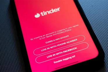 Nueva funcionalidad de Tinder Explorar con mosaicos personalizados