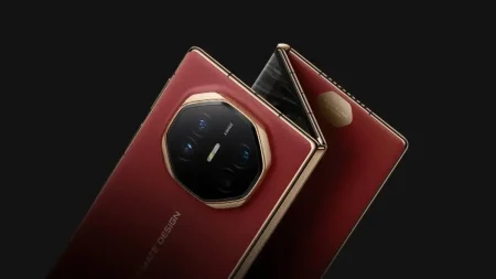 Huawei Mate XT Ultimate Design exhibido en el Mobile World Congress 2025.