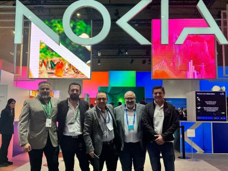 Directivos de OSC y Nokia celebran su alianza en MWC 2025