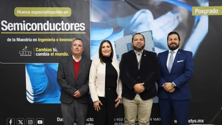 Estudiantes de CETYS en laboratorio de semiconductores durante una práctica.