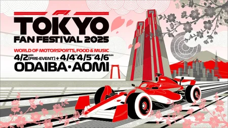 Vista del F1 Tokyo Fan Festival 2025 en Odaiba con autos de F1 y fanáticos.