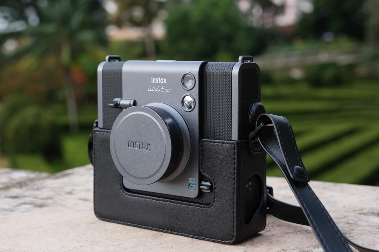 ¡instax WIDE Evo: el nuevo modelo híbrido, listo para la acción!