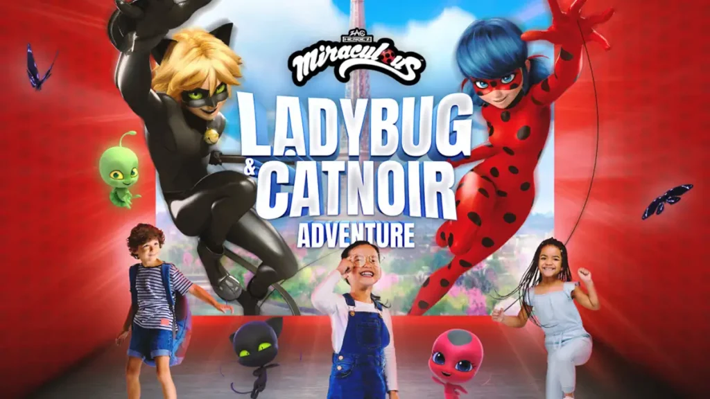 Fans disfrutando de la experiencia inmersiva de Miraculous: Ladybug & Cat Noir Adventure en Ciudad de México.