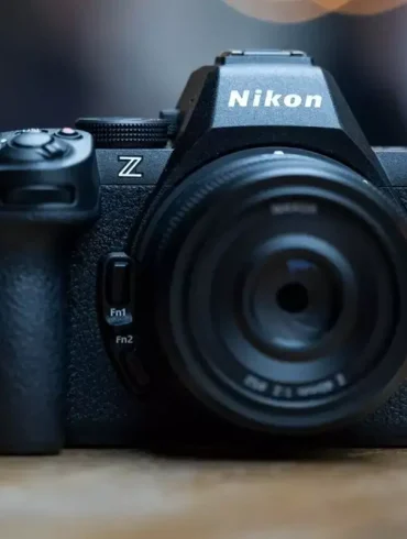 Cámara Nikon Z 5II de formato completo con sensor CMOS retroiluminado y procesador EXPEED 7