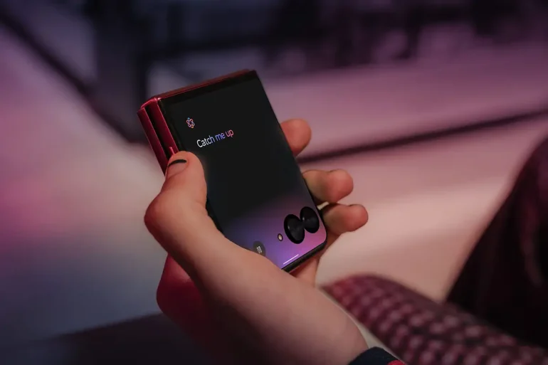 Nuevas funciones de moto ai en smartphones Motorola razr y edge