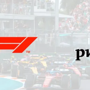 Nuevo logotipo global de PwC junto a un monoplaza de Fórmula 1 en el GP de Miami 2025