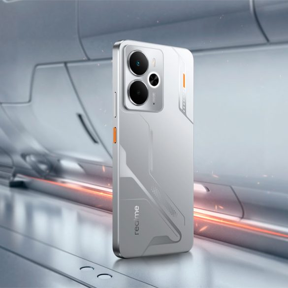 Vista trasera del smartphone realme 14 5G en color Mecha Silver, con diseño futurista y acabado metálico, ideal para gaming y uso extremo.