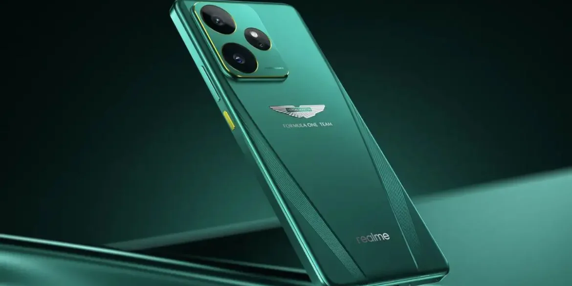 Imagen del realme GT 7 Dream Edition en acabado verde metálico, con el emblema de Aston Martin Formula One Team en la parte trasera y diseño aerodinámico.