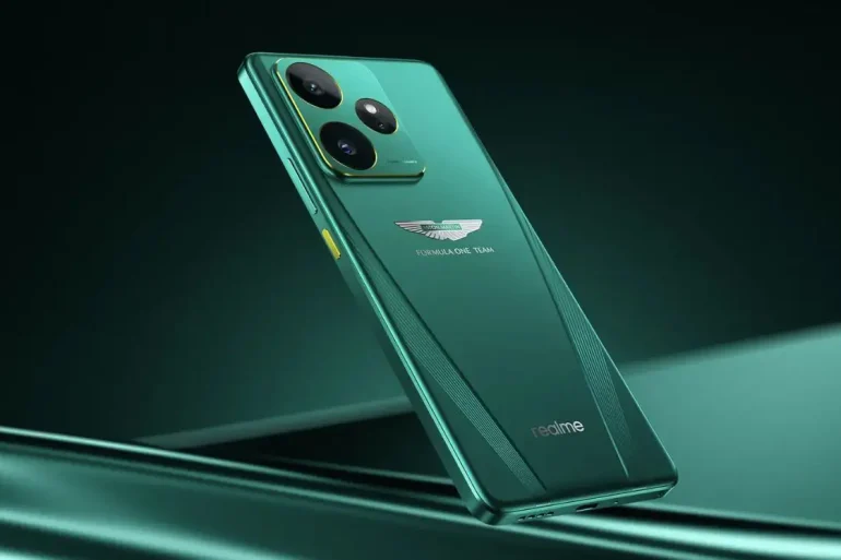 Imagen del realme GT 7 Dream Edition en acabado verde metálico, con el emblema de Aston Martin Formula One Team en la parte trasera y diseño aerodinámico.