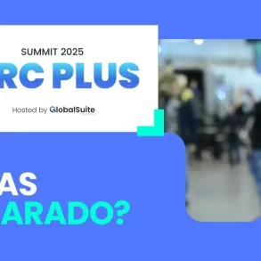 Cartel promocional del GRC Plus Summit 2025, organizado por GlobalSuite Solutions, con la frase “¿Estás preparado?” y una imagen desenfocada de asistentes en un recinto.