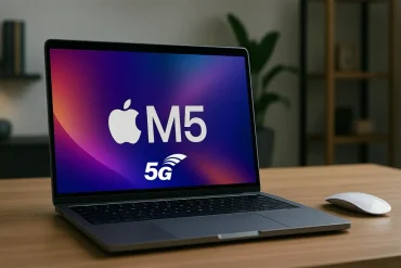 MacBook Pro con chip Apple M5 y conectividad 5G integrada mostrado en un entorno de trabajo minimalista. La imagen ilustra el próximo salto de Apple hacia portátiles con internet móvil propio, sin depender de redes Wi-Fi, reforzando movilidad y productividad profesional.”