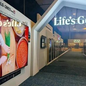 Exhibición de electrodomésticos LG y televisores QNED durante LG InnoFest 2026 LATAM en Cancún, donde la marca mostró su ecosistema de hogar inteligente con IA.