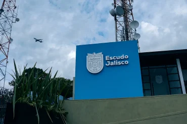 Instalaciones del C5 Escudo Jalisco con infraestructura de telecomunicaciones para seguridad pública y monitoreo estatal.
