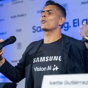 Evento de Samsung México presentando las nuevas pantallas Vision AI 2026 ante medios e influencers tech.