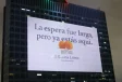 Proyección de la campaña “Bienvenidos” de J. García López en el World Trade Center de la CDMX durante la celebración del Día de Muertos.